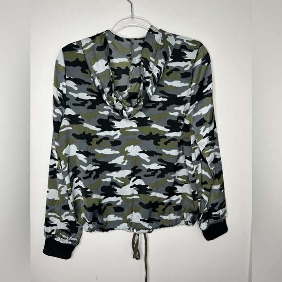 MASSINI camo zip lightweight hooded jacket w/drawstring cinch waist tie. Medium. - Picture 2 of 4